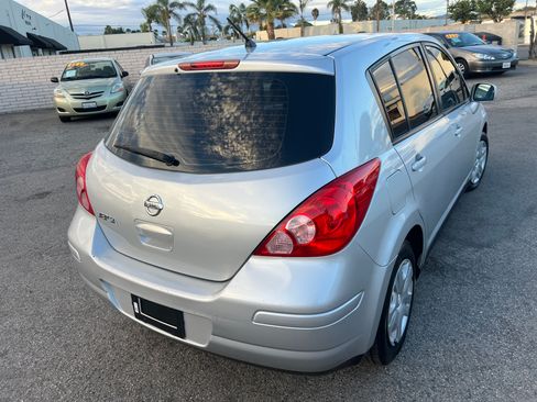 Used 2011 Nissan Versa Hatchback FWD image 7