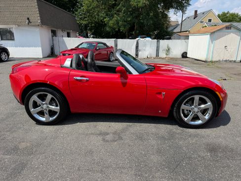 Used 2007 Pontiac Solstice GXP Convertible RWD image 18