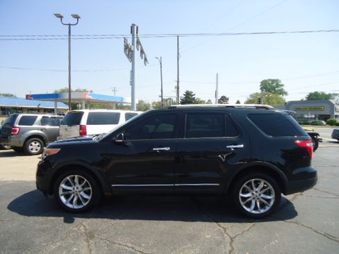 Used 2015 Ford Explorer 4WD XLT image 4