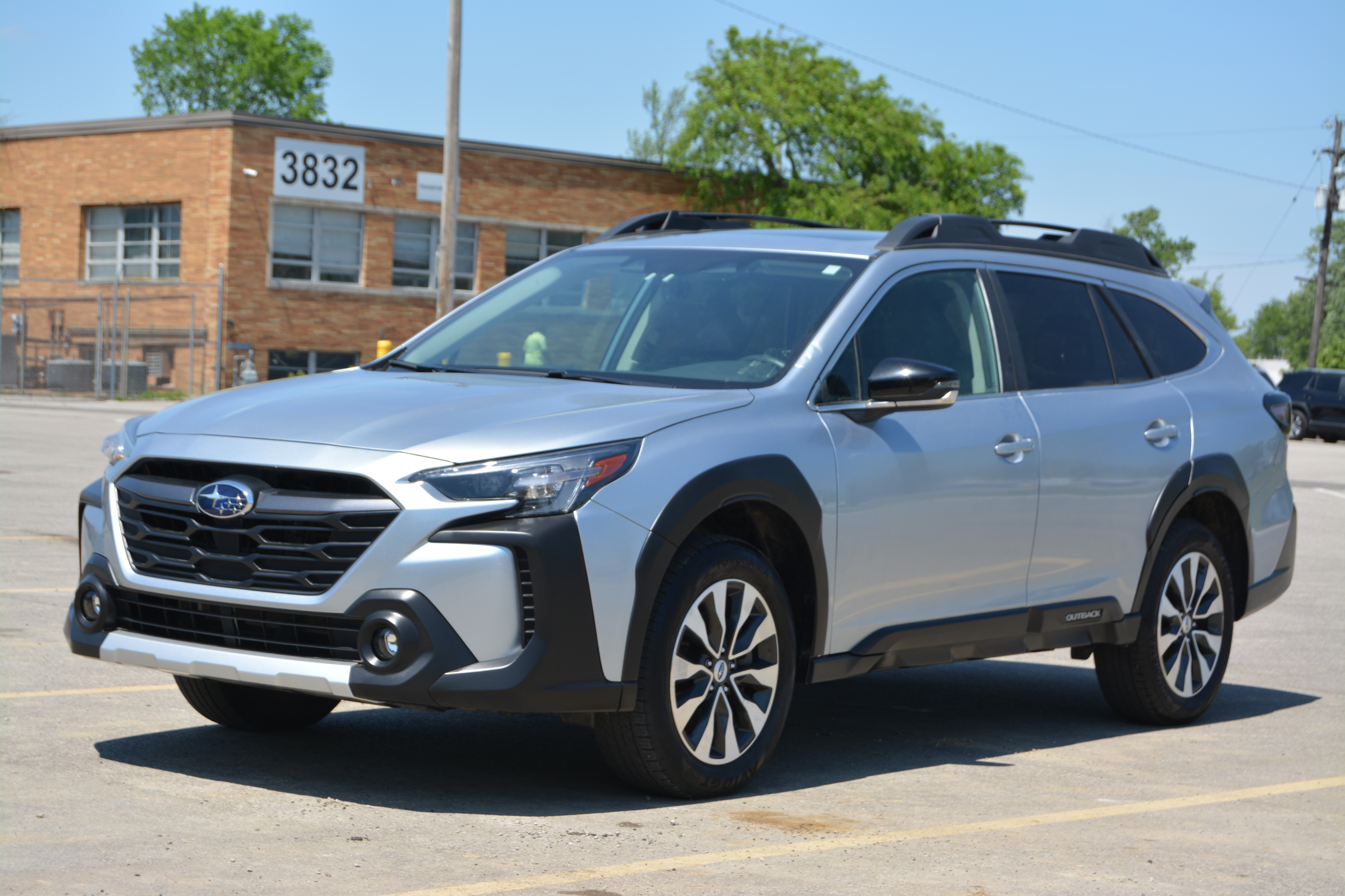 Used 2025 Subaru Outback Limited XT AWD/4WD image 3