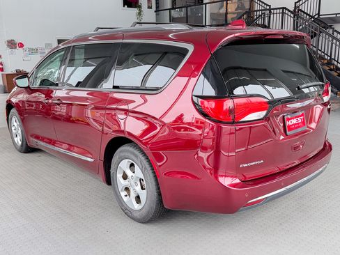 Used 2017 Chrysler Pacifica Touring-L Plus image 6
