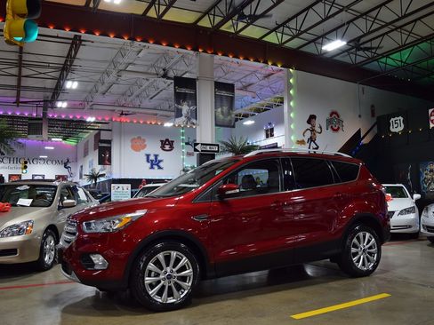 Used 2017 Ford Escape Titanium image 3