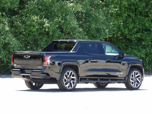 Used 2024 Chevrolet Silverado EV 4x4 Crew Cab RST image 11
