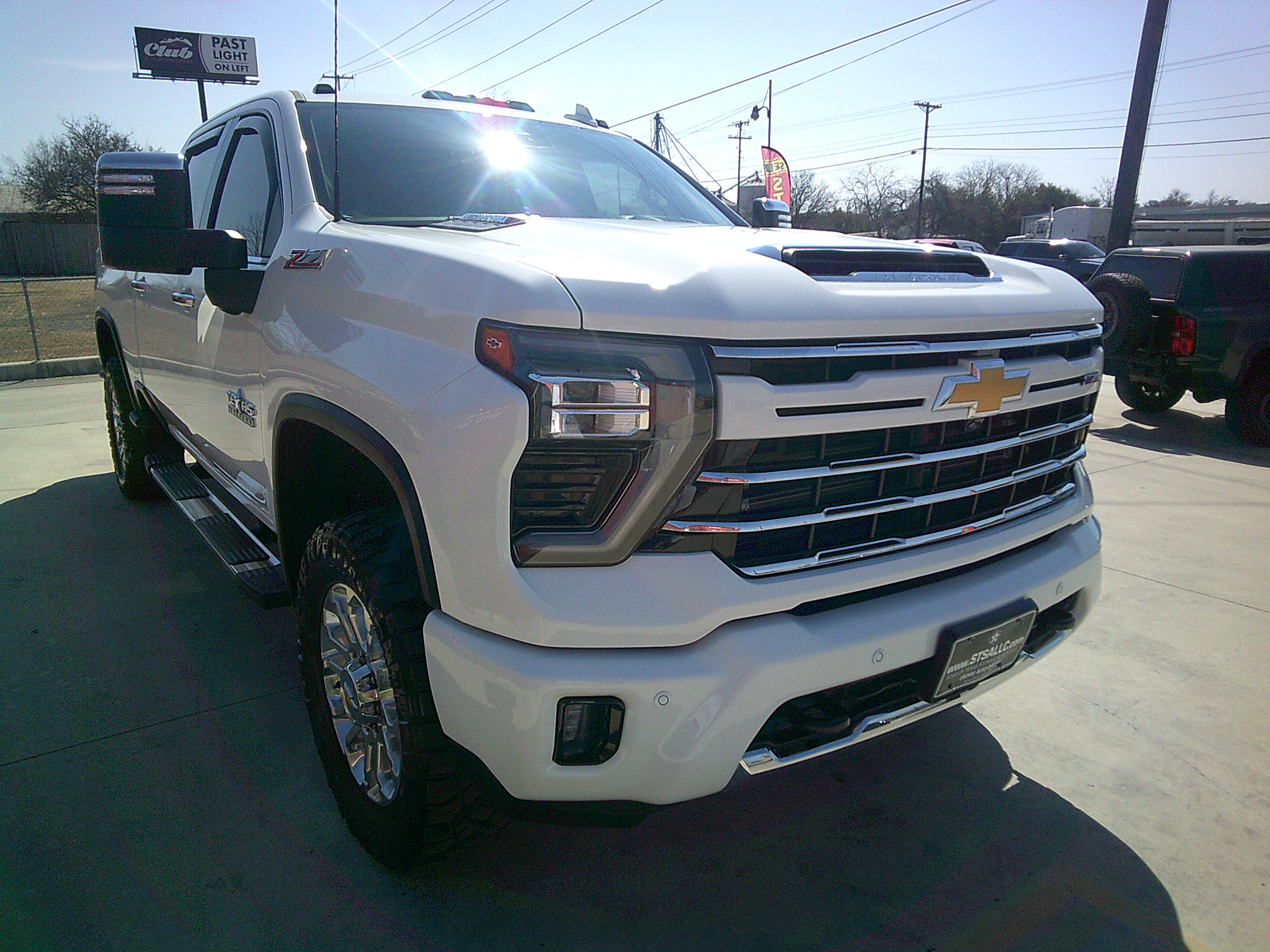 Used 2024 Chevrolet Silverado 2500 LTZ AWD/4WD image 32
