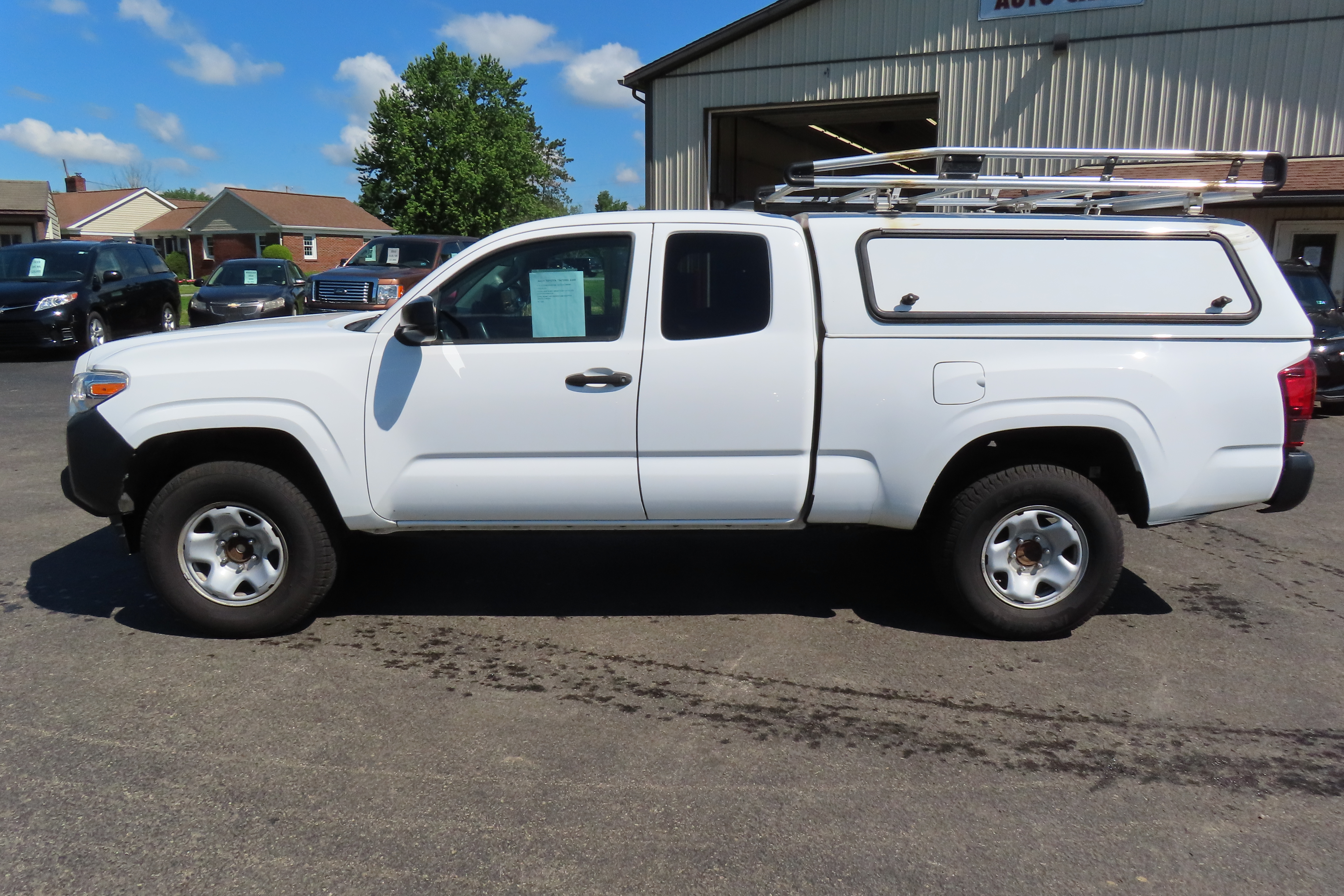 Used 2019 Toyota Tacoma 2WD Access Cab image 2