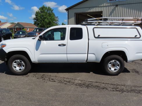 Used 2019 Toyota Tacoma 2WD Access Cab image 2