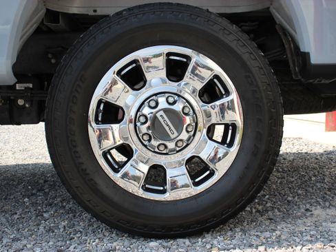 Used 2024 Ford F250 4x4 Crew Cab Super Duty image 13
