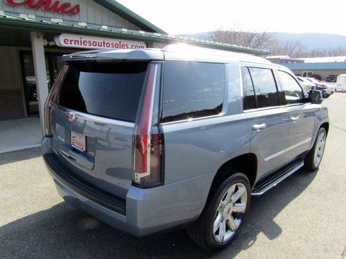 Used 2016 Cadillac Escalade Luxury image 3