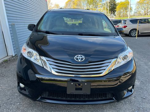 Used 2015 Toyota Sienna AWD/4WD image 2