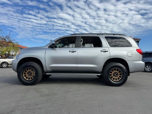 Used 2012 Toyota Sequoia Platinum image 2