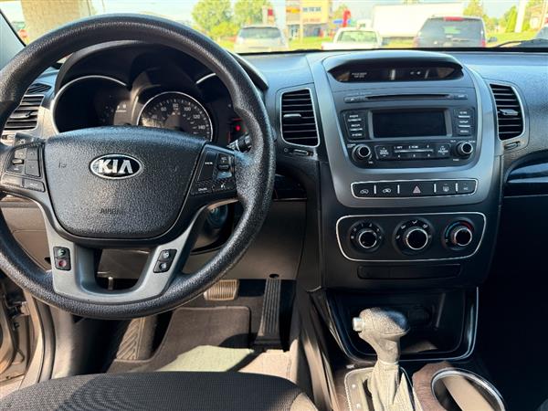 Used 2014 Kia Sorento FWD LX V6 image 9