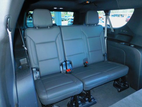 Used 2025 Chevrolet Suburban Z71 image 20