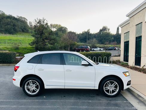 Used 2017 Audi Q5 Premium Plus image 2