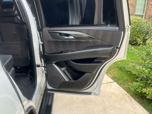 Used 2017 Cadillac Escalade 2WD Platinum image 41