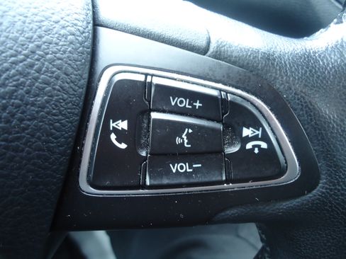 Used 2019 Ford Escape SEL image 17