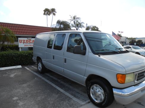 Used 2004 Ford E-150 and Econoline 150 XL image 8