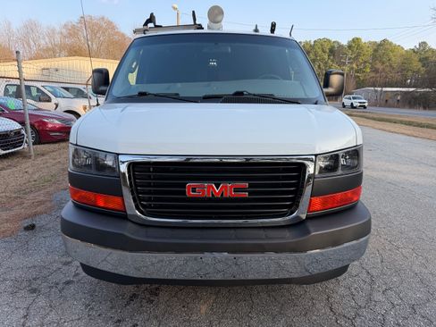 Used 2022 GMC Savana 2500 image 2
