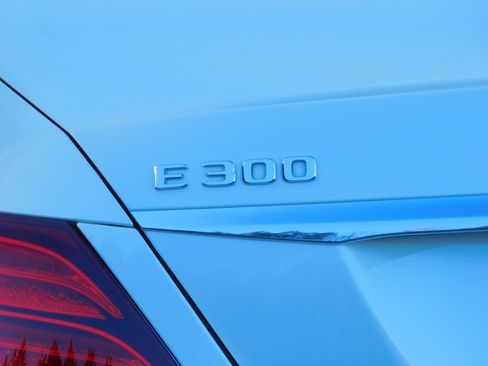 Used 2018 Mercedes-Benz E 300 image 12