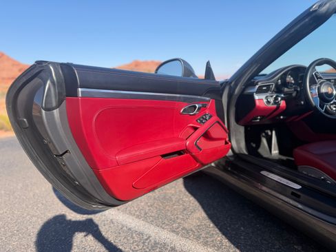 Used 2019 Porsche 911 Carrera Cabriolet RWD image 11