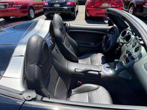 Used 2008 Pontiac Solstice GXP Convertible RWD image 19
