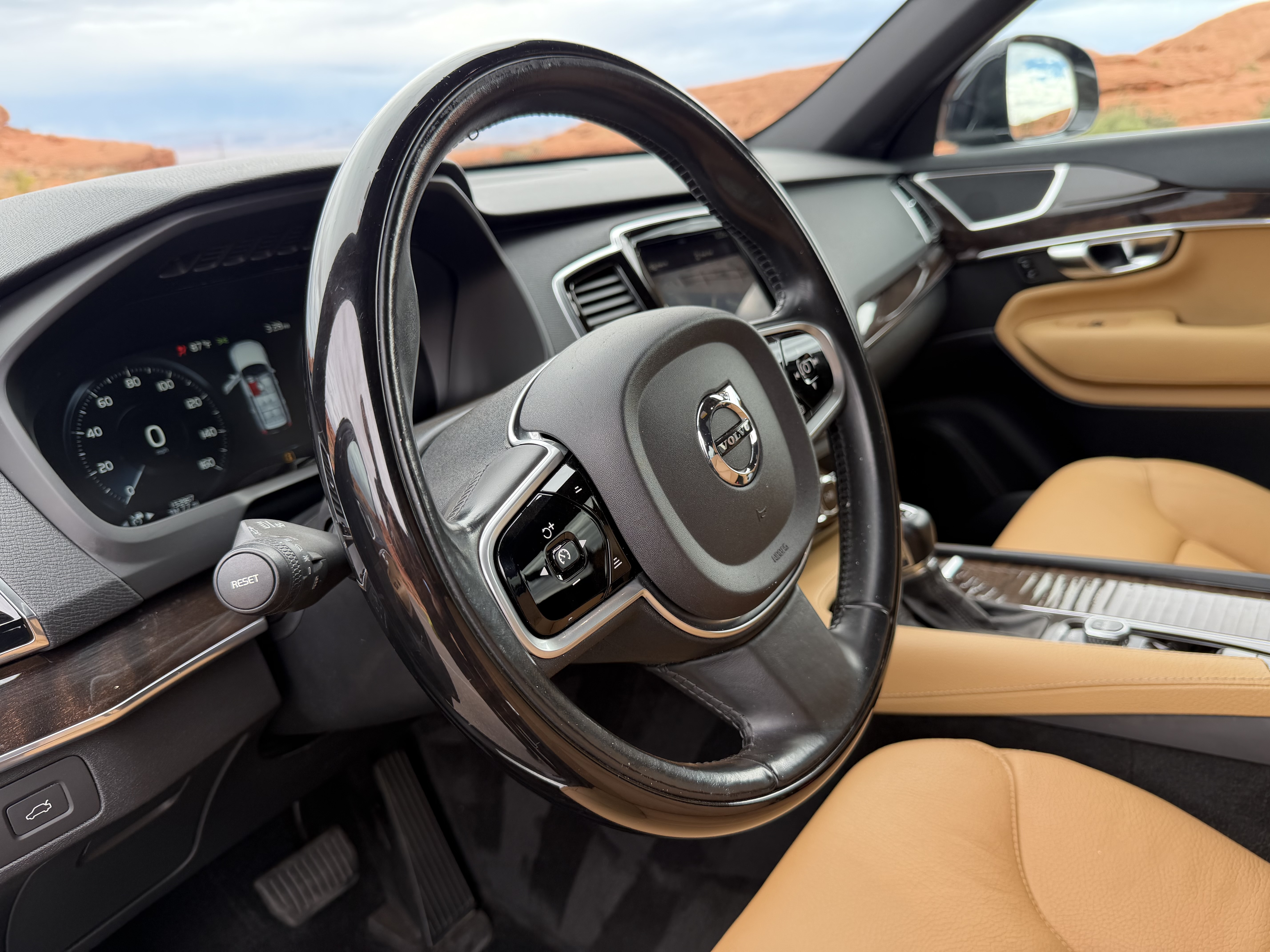 Used 2017 Volvo XC90 AWD T6 Momentum image 17