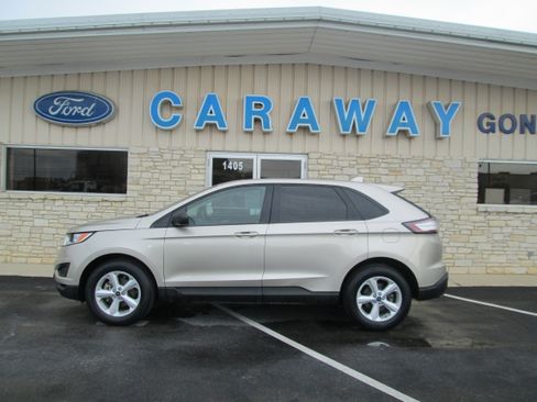 Used 2017 Ford Edge SE image 2