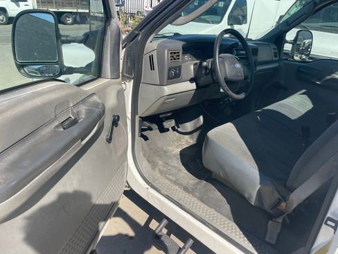 Used 2003 Ford F350 image 9