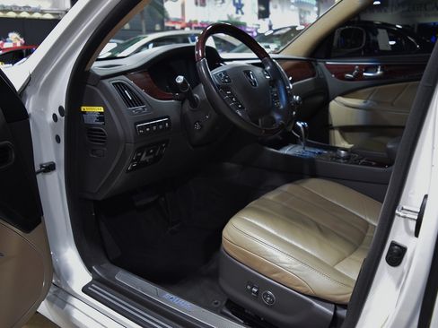 Used 2011 Hyundai Equus Signature RWD image 17