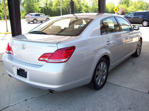 Used 2007 Toyota Avalon XLE Touring Sedan 4D FWD image 4
