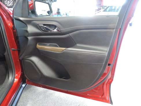 Used 2023 GMC Acadia SLE image 17