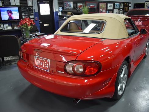 Used 2002 MAZDA MX-5 Miata UNAVAIL RWD image 10