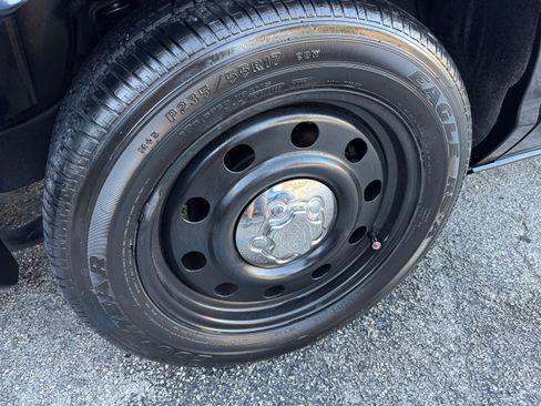 Used 2011 Ford Crown Victoria Police Interceptor image 11