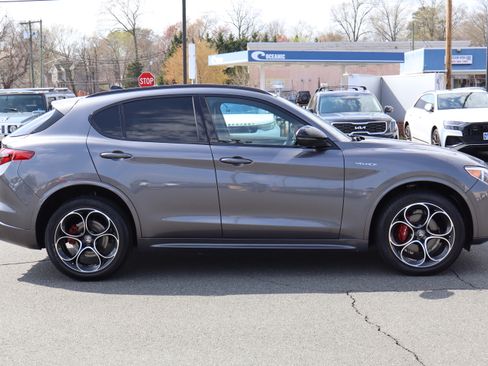 Used 2023 Alfa Romeo Stelvio Veloce image 9