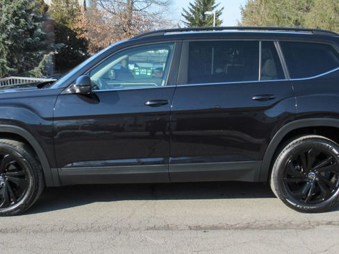 Used 2022 Volkswagen Atlas SE w/ Technology Package image 4