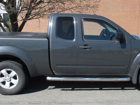 Used 2011 Nissan Frontier SV image 4