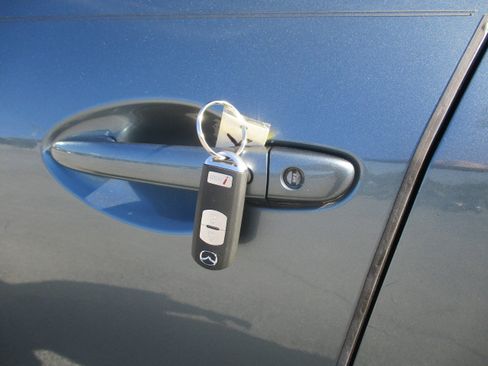 Used 2013 MAZDA MAZDA3 i Touring image 10