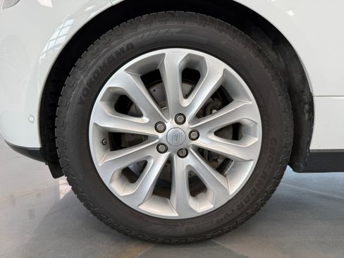 Used 2016 Land Rover Range Rover HSE image 13