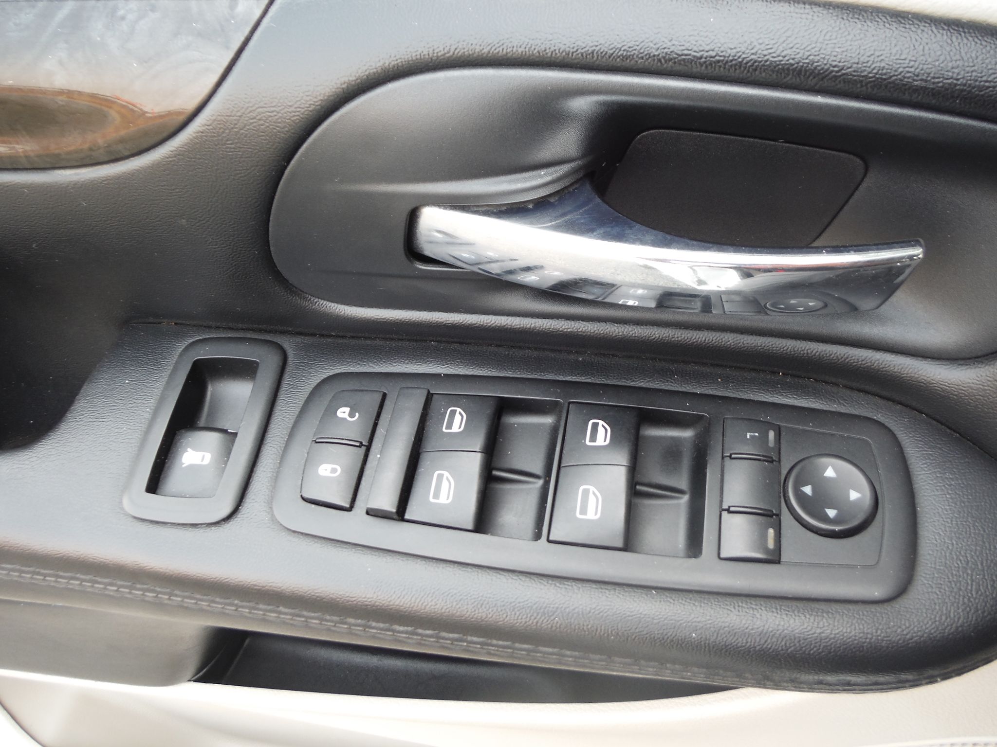 Used 2014 Dodge Grand Caravan SXT FWD image 19