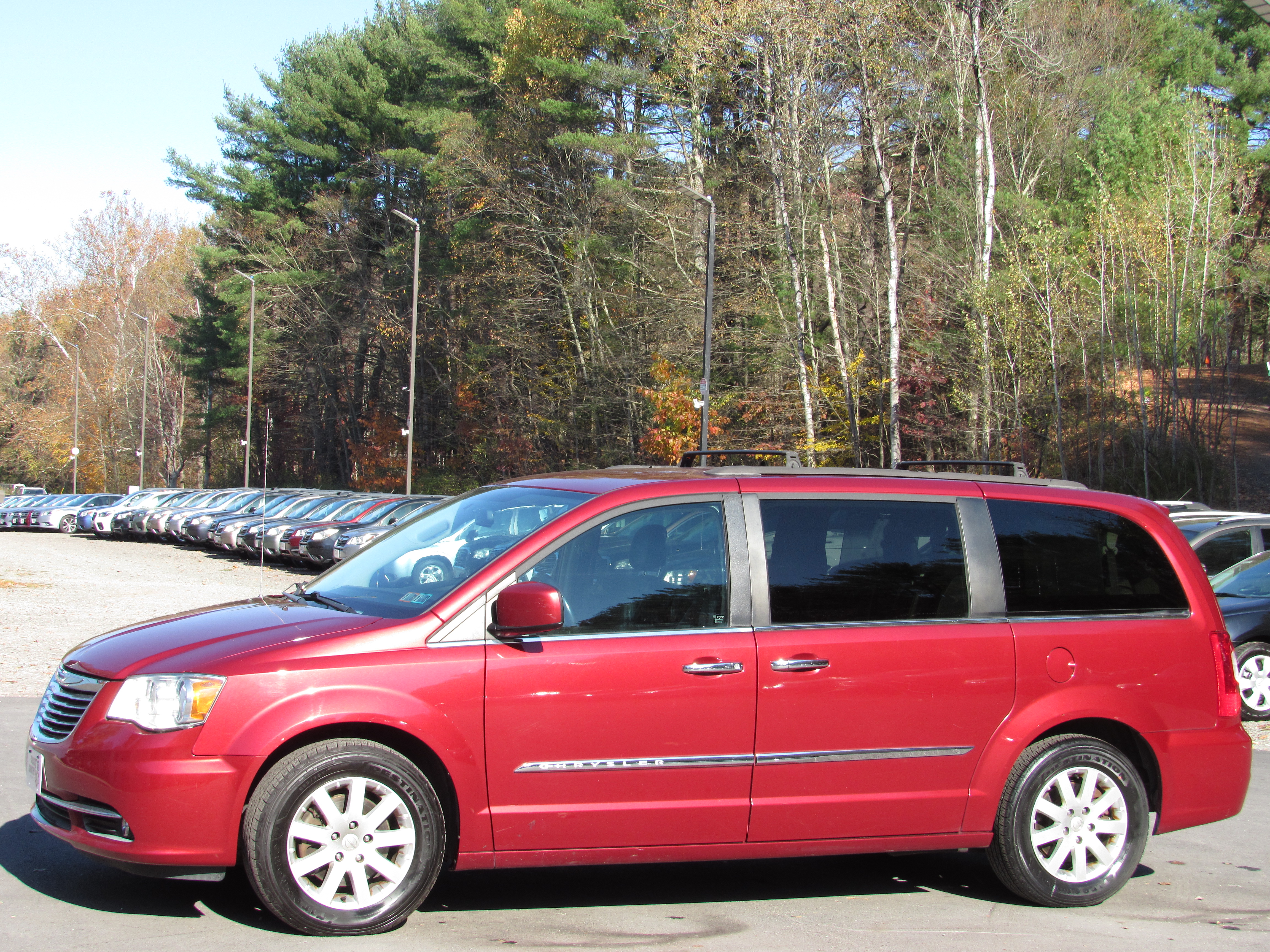 Used 2015 Chrysler Town & Country Touring FWD image 3
