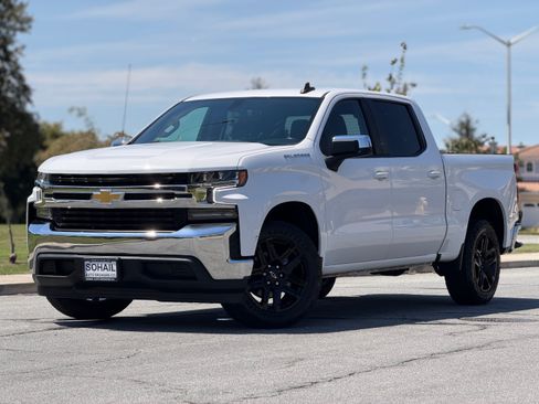Used 2021 Chevrolet Silverado 1500 2WD Crew Cab LT image 1