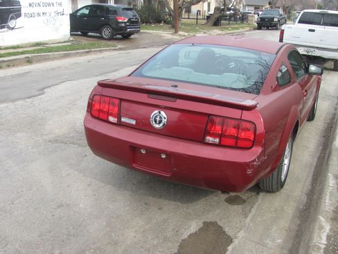 Used 2007 Ford Mustang image 4