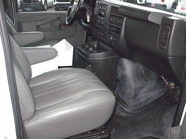 Used 2020 Chevrolet Express 3500 UNAVAIL RWD image 9