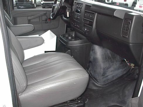 Used 2020 Chevrolet Express 3500 UNAVAIL RWD image 9