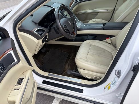Used 2015 Lincoln MKZ Reserve image 9