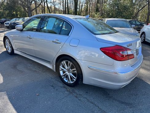 Used 2012 Hyundai Genesis 4.6 image 3