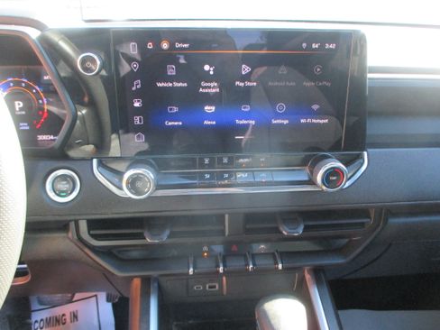 Used 2024 Chevrolet Colorado Trail Boss image 7