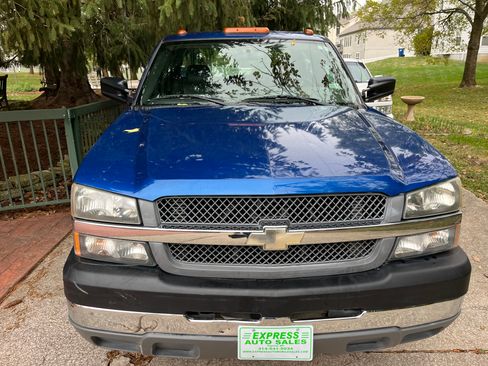 Used 2004 Chevrolet Silverado 3500 W/T image 2