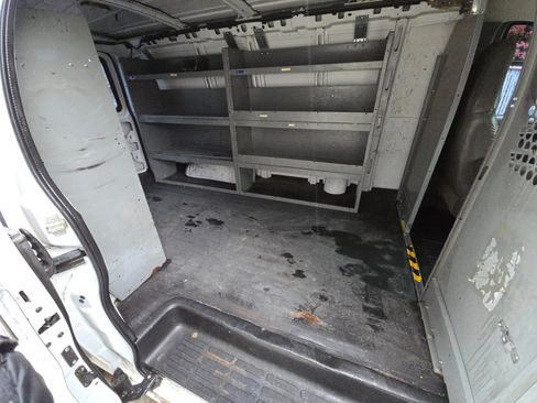 Used 2007 Chevrolet Express 3500 image 17