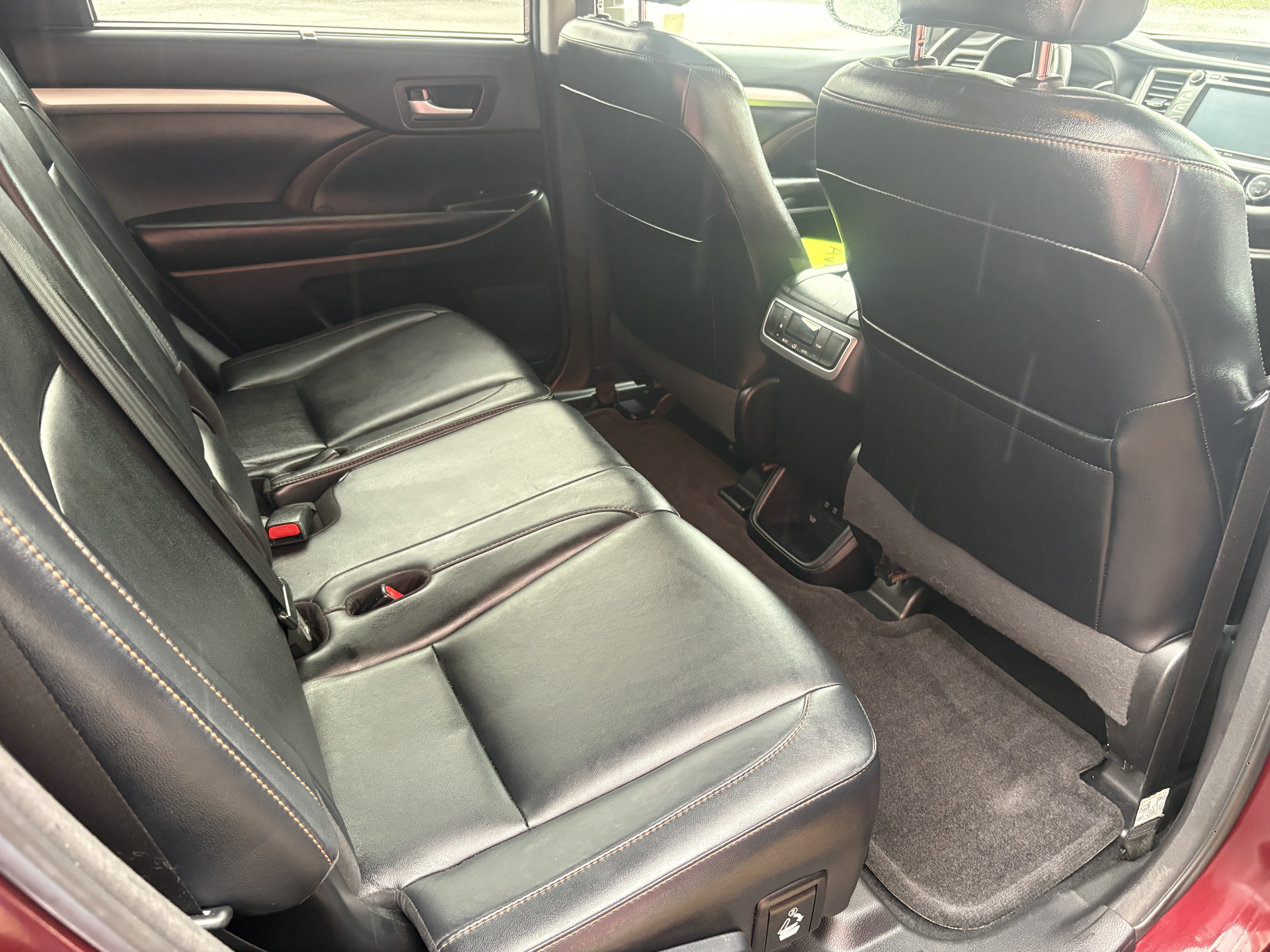 Used 2018 Toyota Highlander AWD V6 image 10