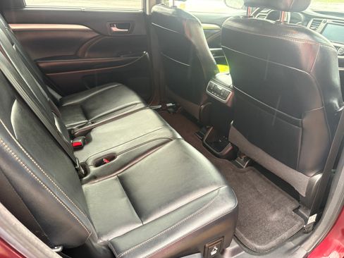 Used 2018 Toyota Highlander AWD V6 image 10